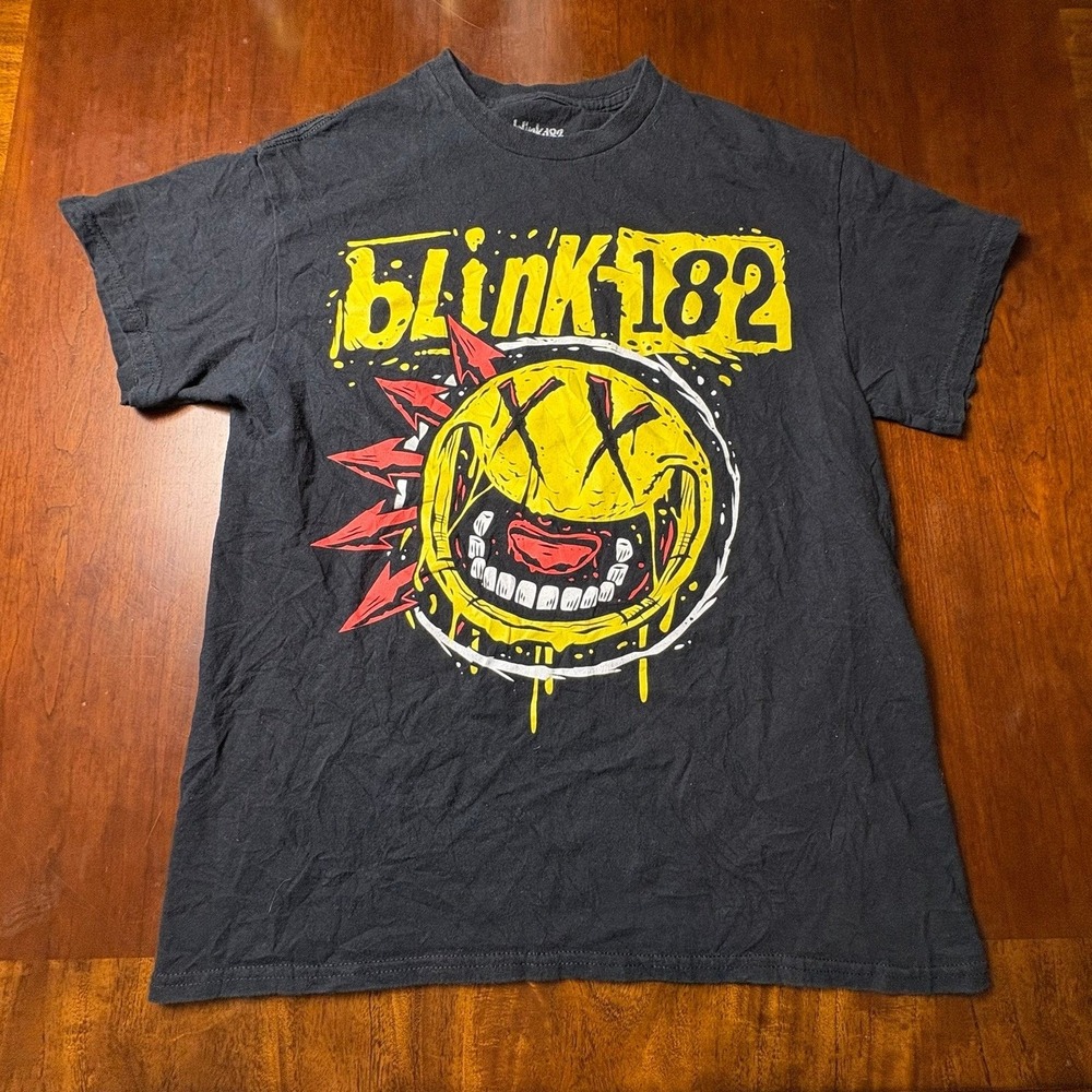 Blink-182 Cracked Smiley Face Black Graphic Band T-Shirt Size M